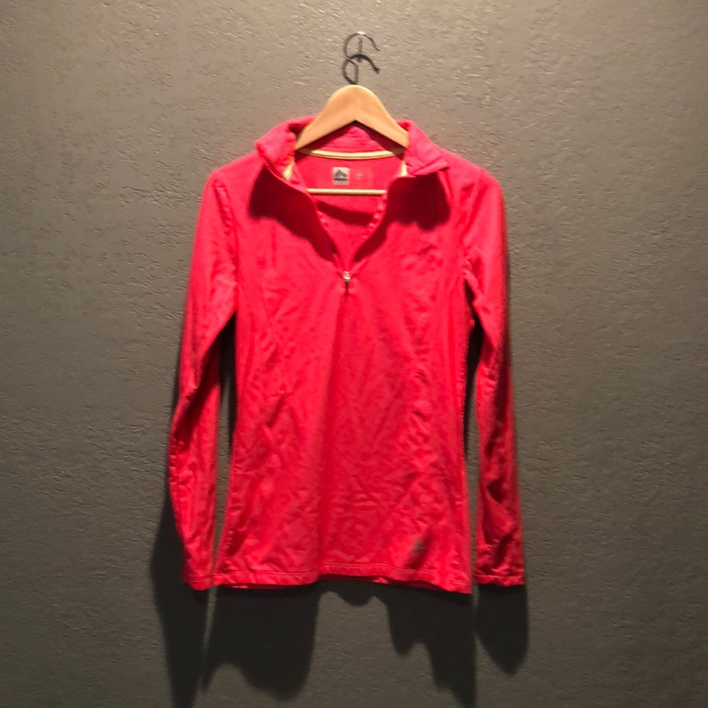 Bright athletic pullover